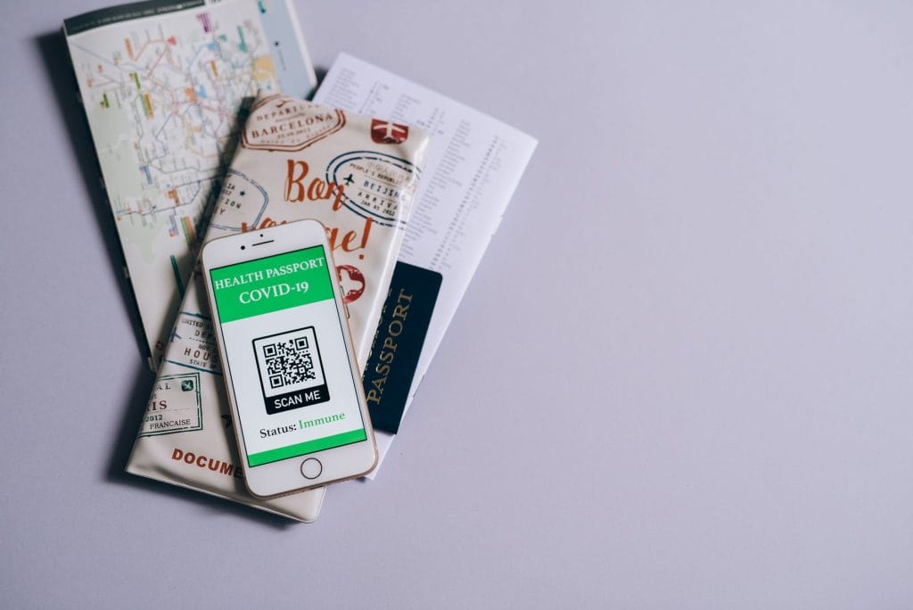 סריקת קוד QR בטלפון — כרטיס ביקור דיגיטלי
